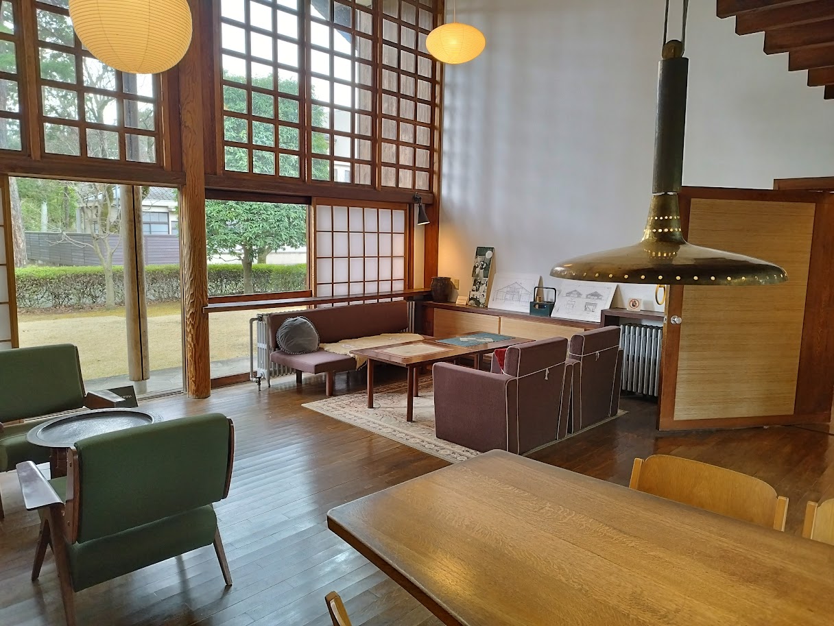 Maekawa interior